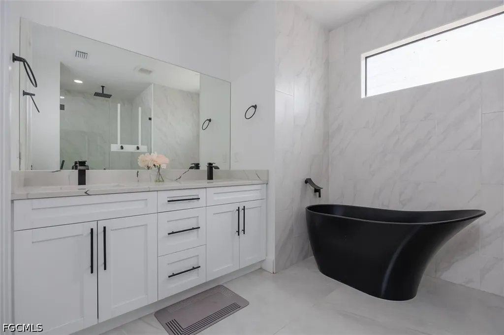 220 NE 8th Place Cape Coral FL 33909