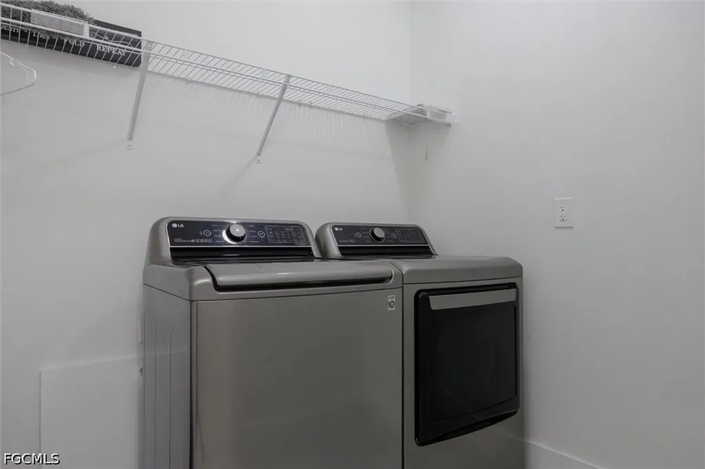 220 NE 8th Place Cape Coral FL 33909