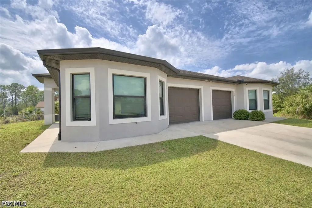 713/715 W 12th Street Lehigh Acres FL 33972