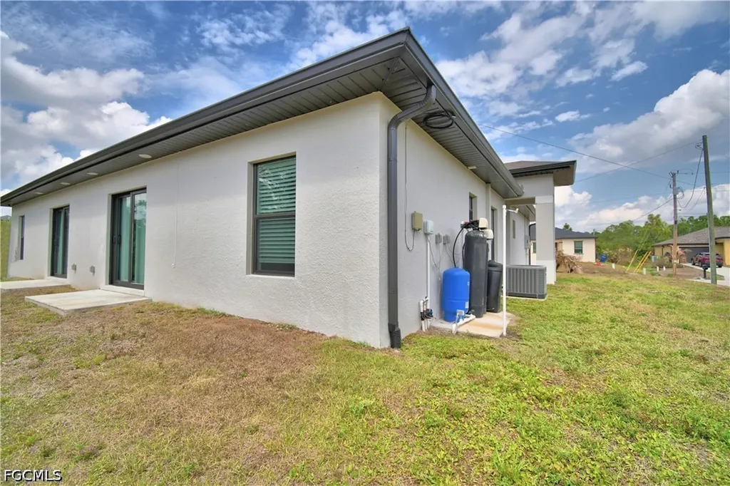 713/715 W 12th Street Lehigh Acres FL 33972