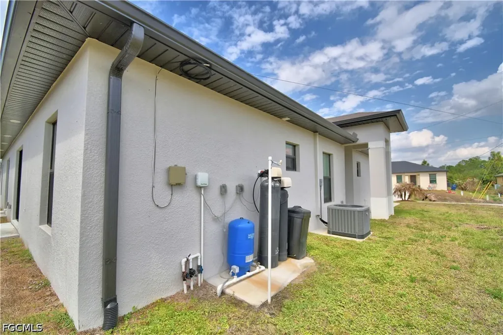 713/715 W 12th Street Lehigh Acres FL 33972