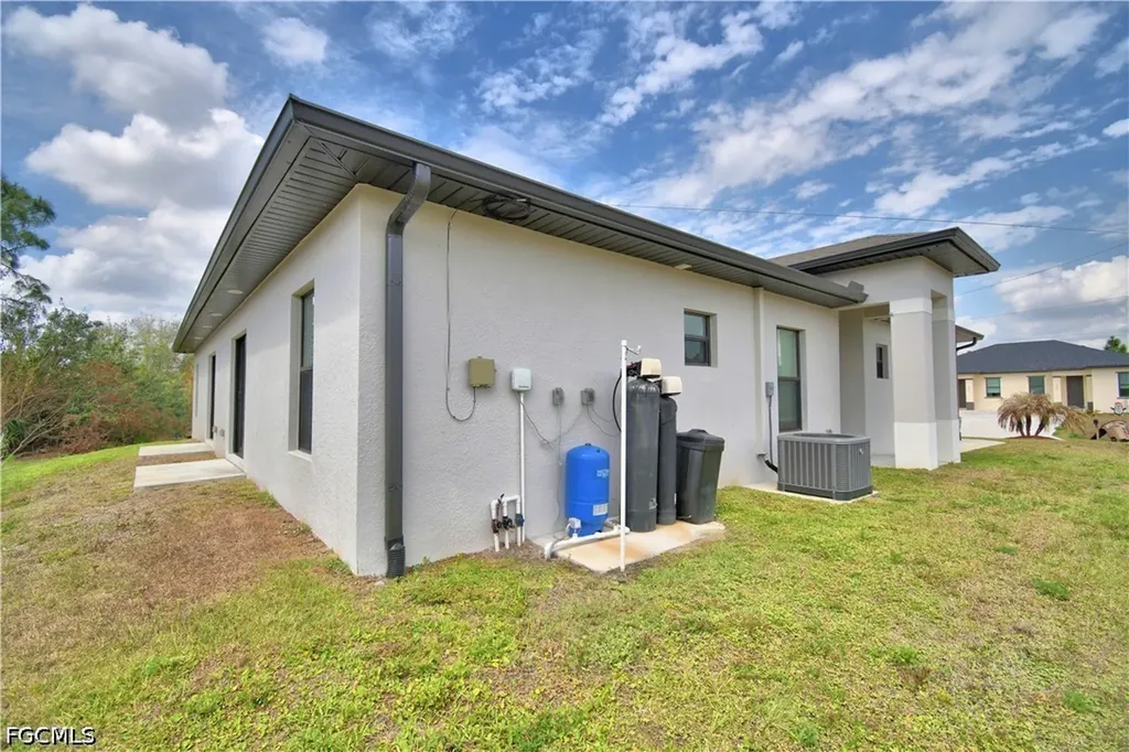 713/715 W 12th Street Lehigh Acres FL 33972