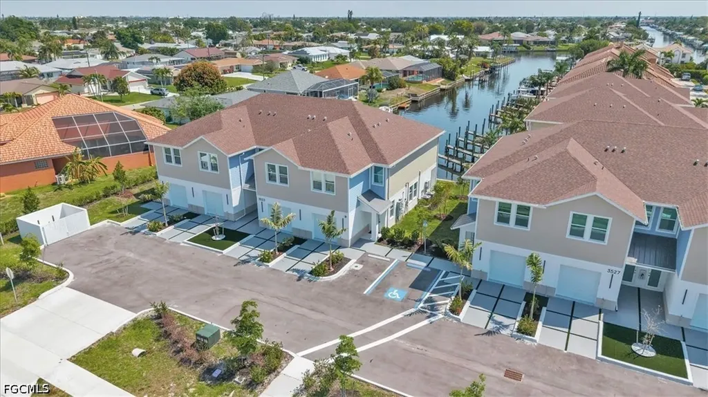 3527 Country Club Boulevard Cape Coral FL 33904