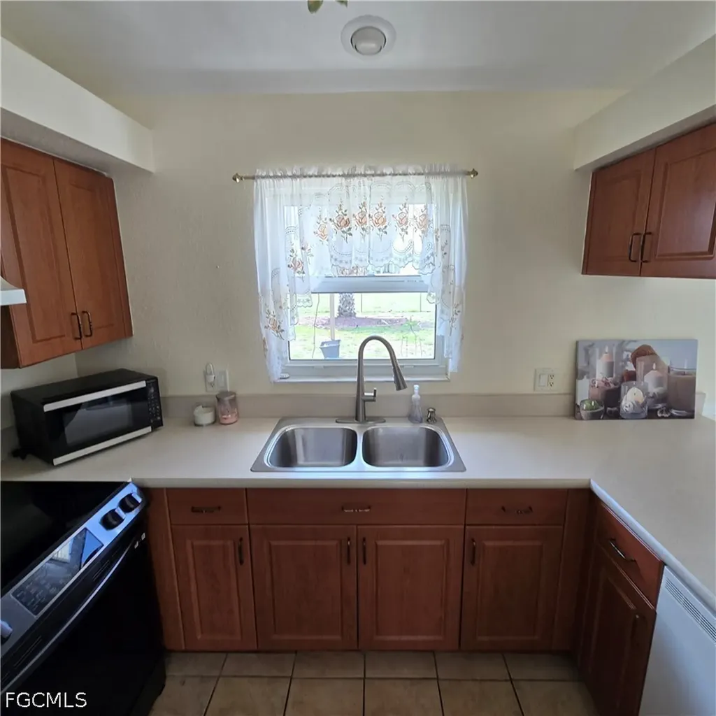 308 NW 20th Terrace Cape Coral FL 33993