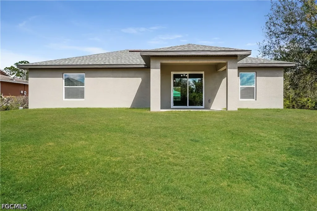3707 10th Street SW Lehigh Acres FL 33976