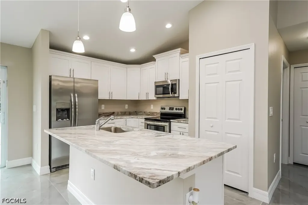 3707 10th Street SW Lehigh Acres FL 33976