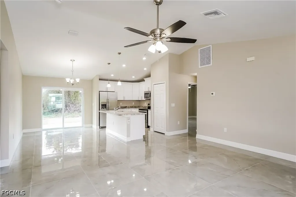 3707 10th Street SW Lehigh Acres FL 33976