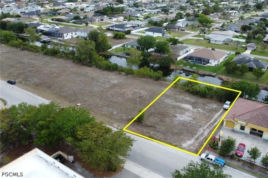 1208 SW 4th Street Cape Coral FL 33991