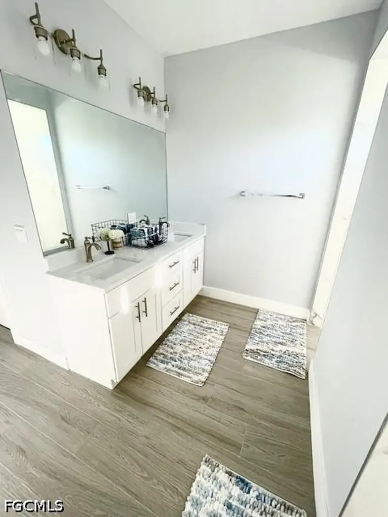 3222 SW Santa Barbara Place Cape Coral FL 33914