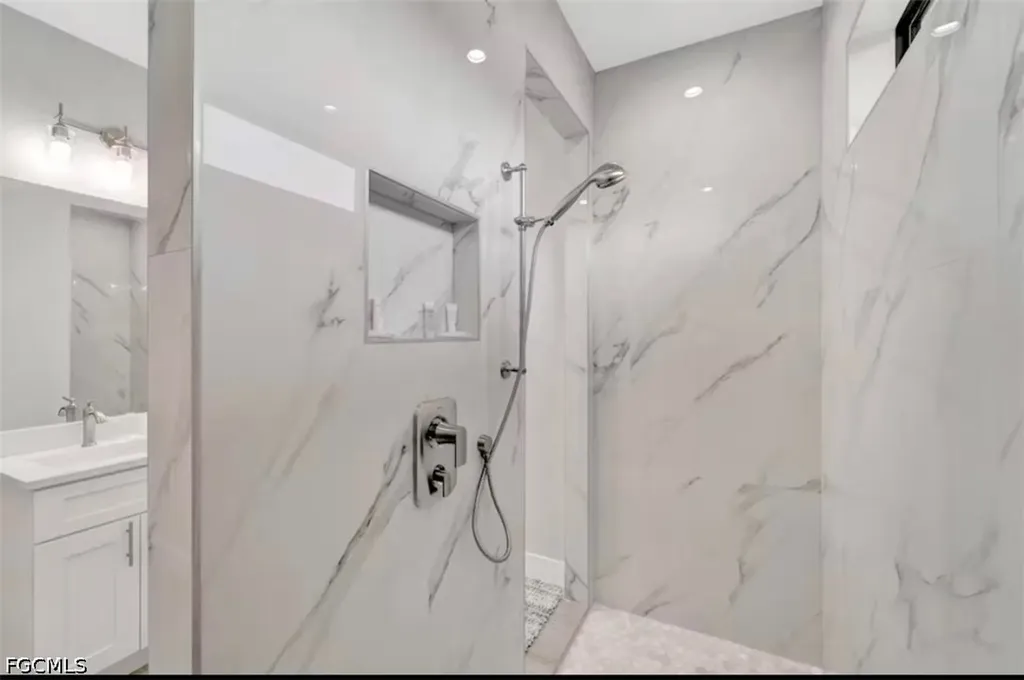 3222 SW Santa Barbara Place Cape Coral FL 33914