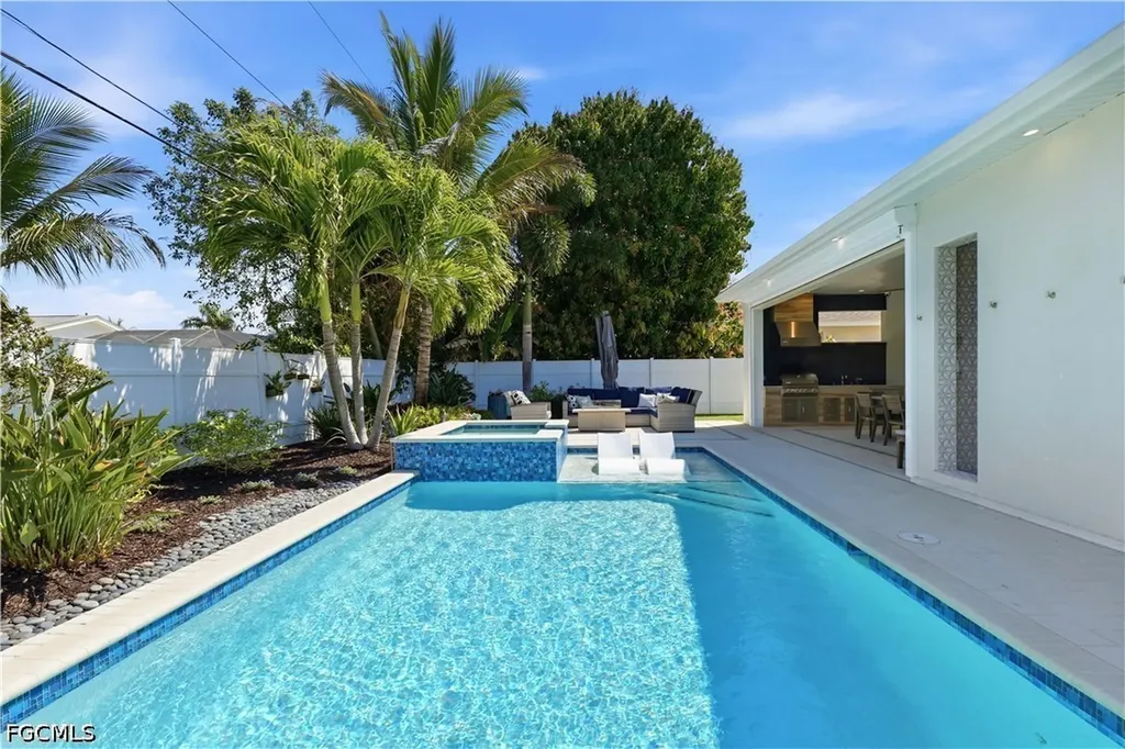 553 106th Avenue N Naples FL 34108
