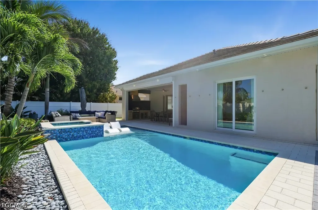 553 106th Avenue N Naples FL 34108