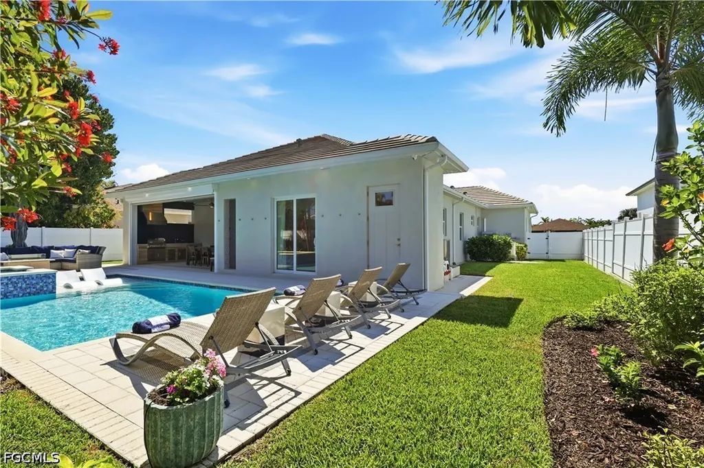 553 106th Avenue N Naples FL 34108