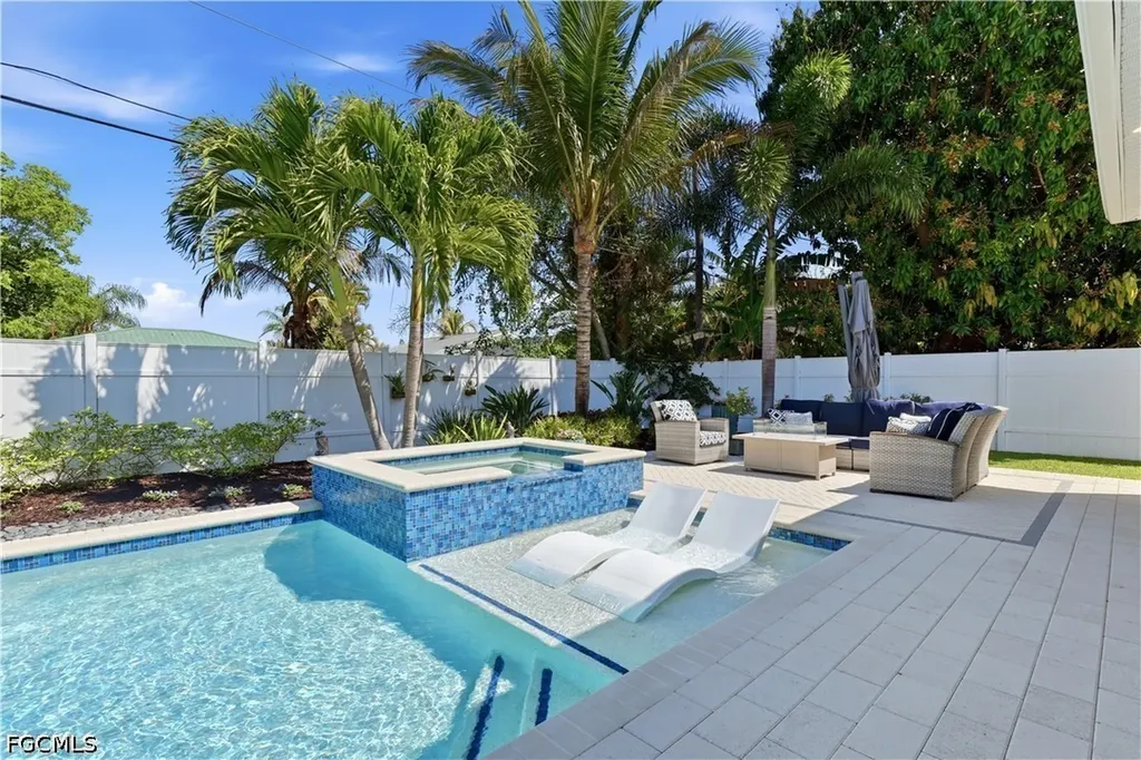 553 106th Avenue N Naples FL 34108