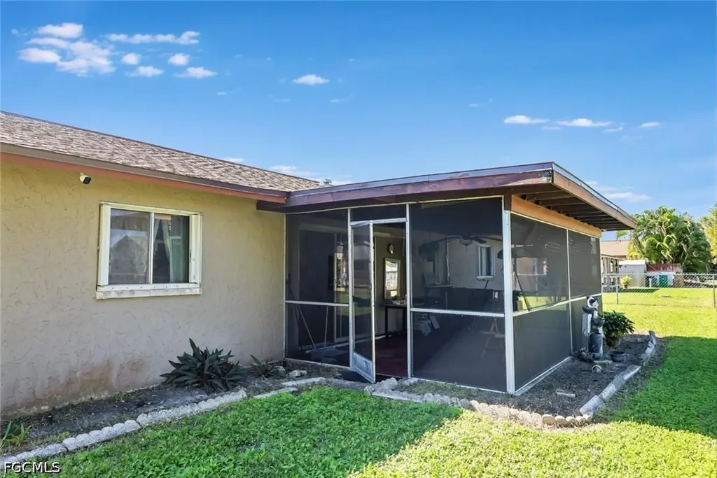 1433 SE 14th Terrace Cape Coral FL 33990