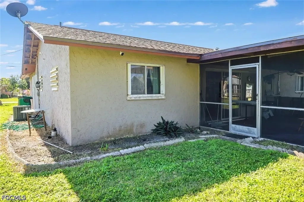1433 SE 14th Terrace Cape Coral FL 33990