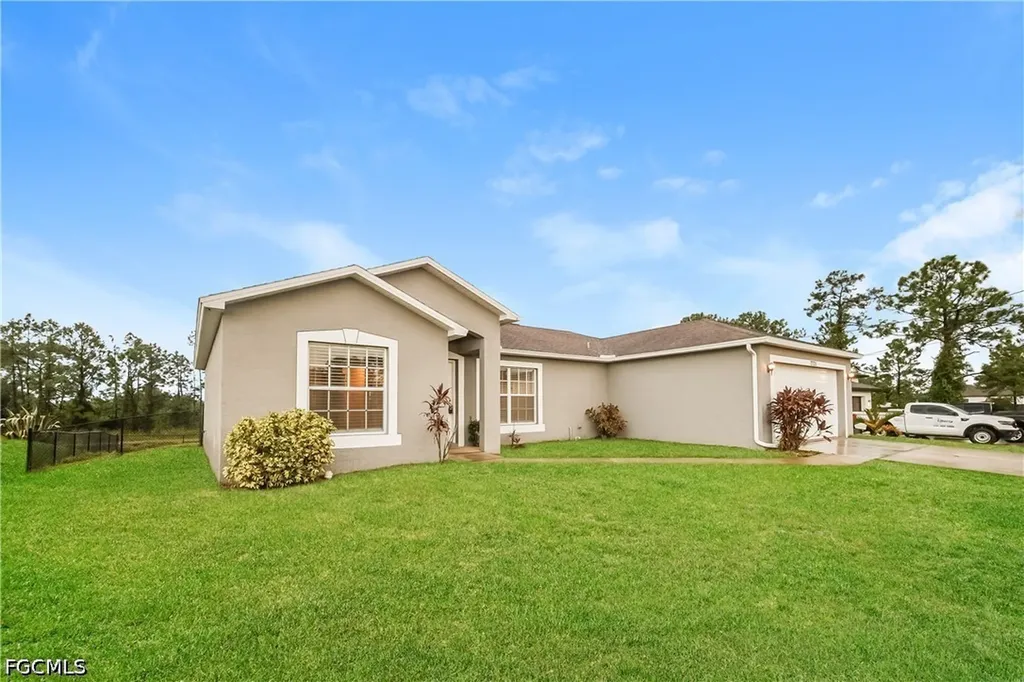2705 Villa Avenue S Lehigh Acres FL 33976