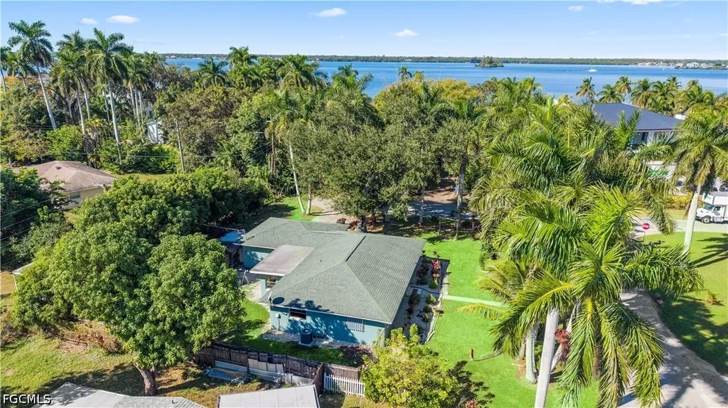 50 Palm Tree Terrace Fort Myers FL 33905
