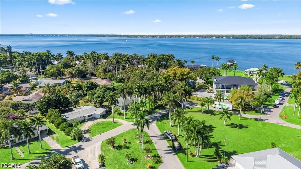 50 Palm Tree Terrace Fort Myers FL 33905
