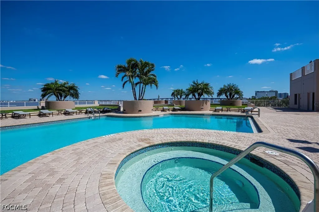 2104 W First Street Fort Myers FL 33901