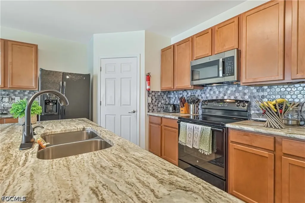216 SW 29th Street Cape Coral FL 33914