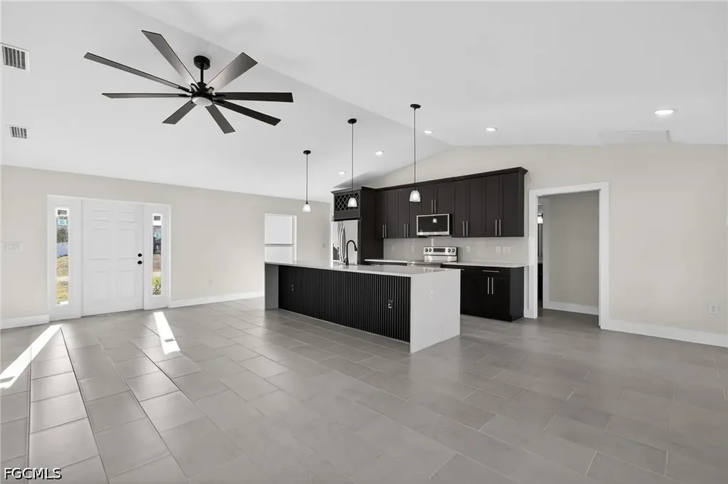 1614 NE 6th Avenue Cape Coral FL 33909