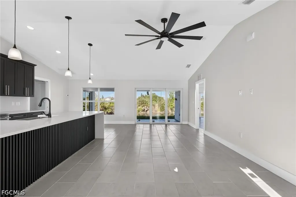 1614 NE 6th Avenue Cape Coral FL 33909