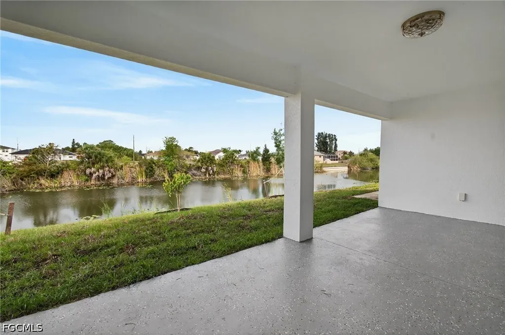 1614 NE 6th Avenue Cape Coral FL 33909