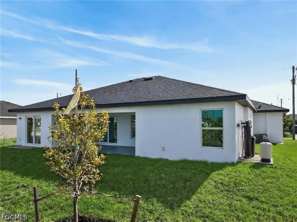 1614 NE 6th Avenue Cape Coral FL 33909