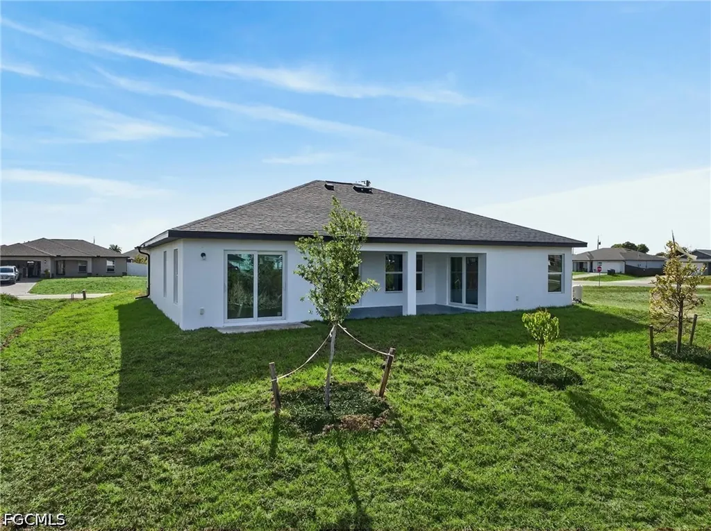 1614 NE 6th Avenue Cape Coral FL 33909