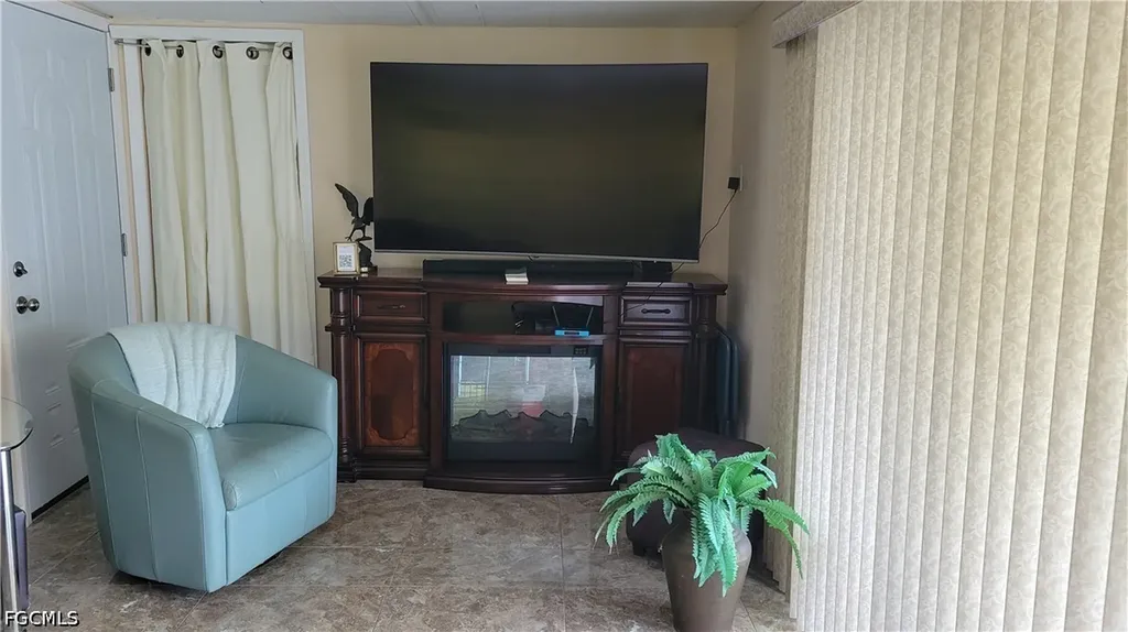 91 Sun Circle Fort Myers FL 33905