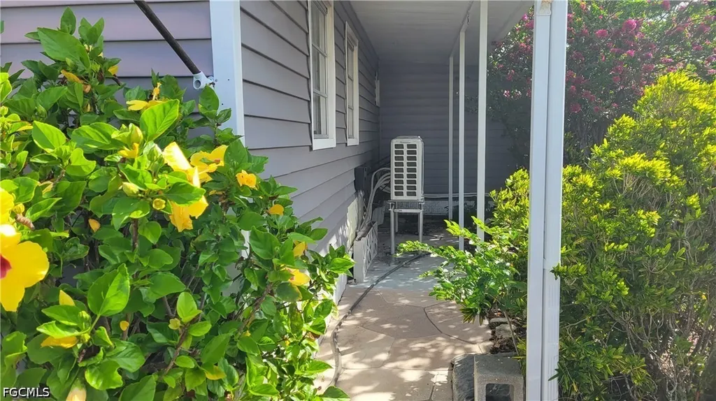 91 Sun Circle Fort Myers FL 33905