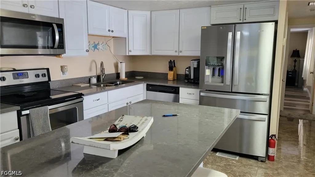 91 Sun Circle Fort Myers FL 33905