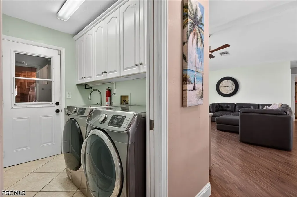 2317 SE 27th Terrace Cape Coral FL 33904
