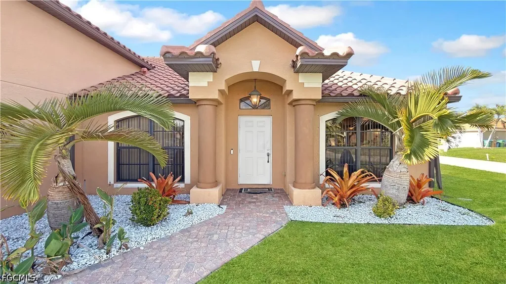 205 SW 42nd Street Cape Coral FL 33914