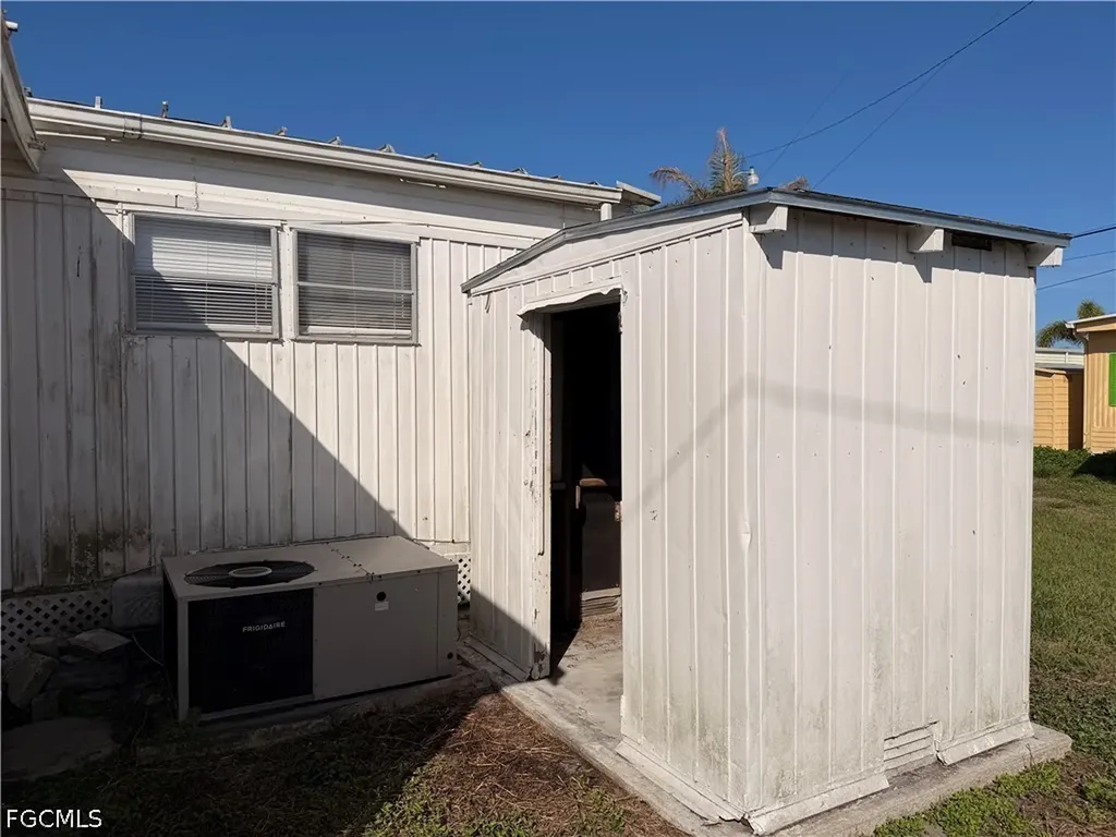 121 Coachlight Lane North Fort Myers FL 33917