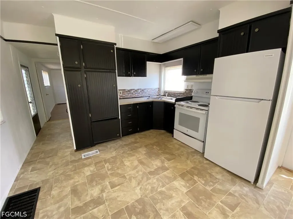 121 Coachlight Lane North Fort Myers FL 33917