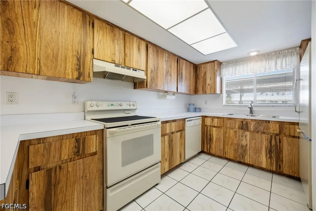1322 SE 40th Street Cape Coral FL 33904