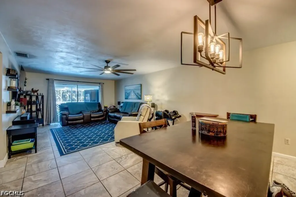 912 SE 24th Avenue Cape Coral FL 33990