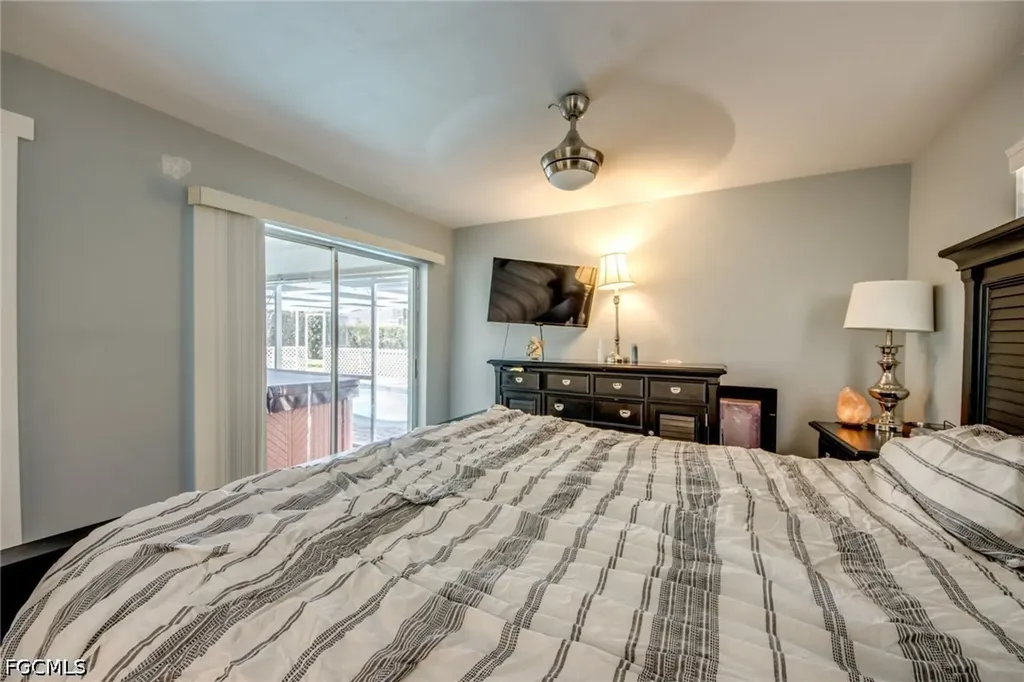 912 SE 24th Avenue Cape Coral FL 33990