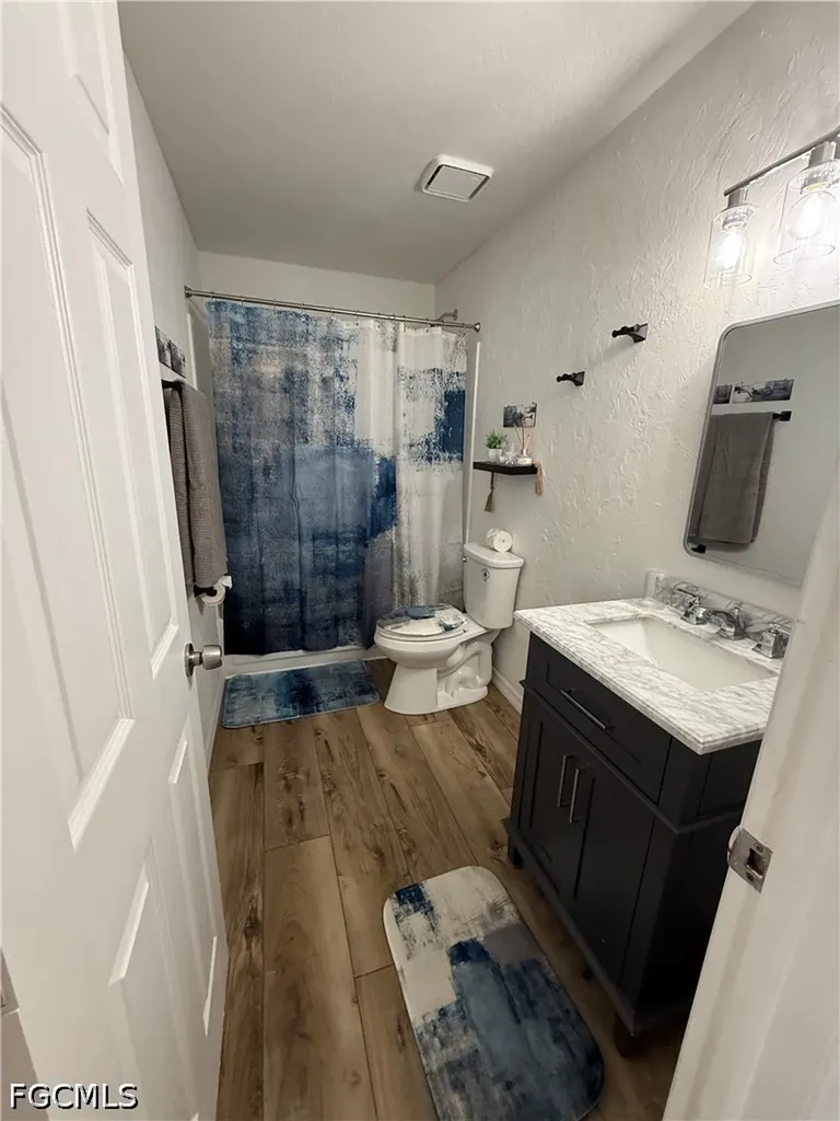525 SE Van Loon Terrace Cape Coral FL 33990