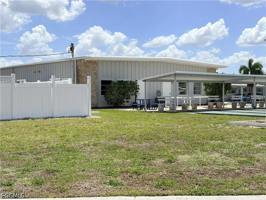 2787 Breezewood Drive North Fort Myers FL 33917