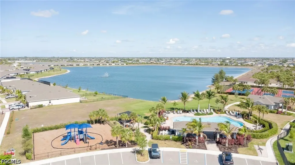 451 Spring Hill Lake Loop Cape Coral FL 33993