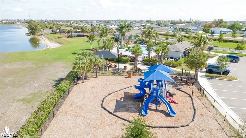451 Spring Hill Lake Loop Cape Coral FL 33993