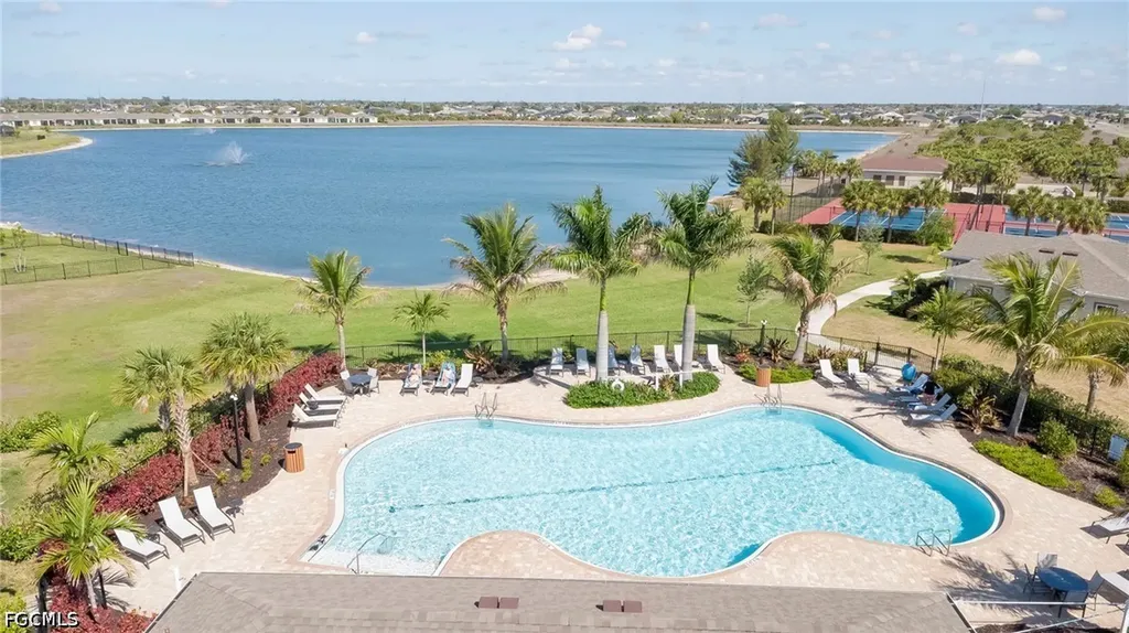451 Spring Hill Lake Loop Cape Coral FL 33993