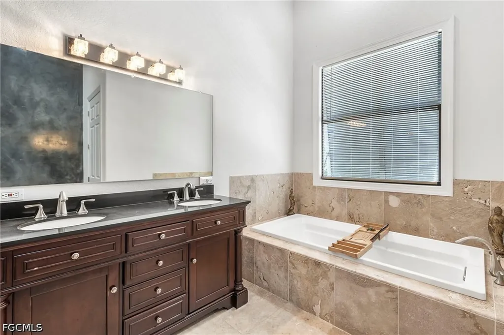 1561 Lynwood Avenue Fort Myers FL 33901