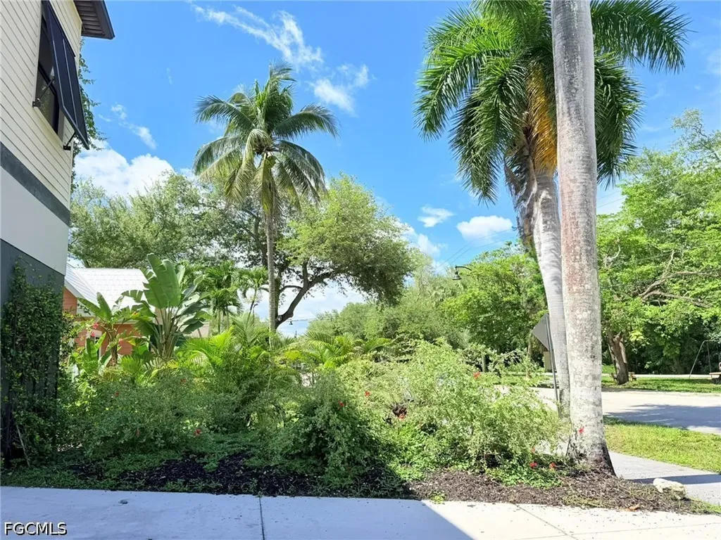 1561 Lynwood Avenue Fort Myers FL 33901