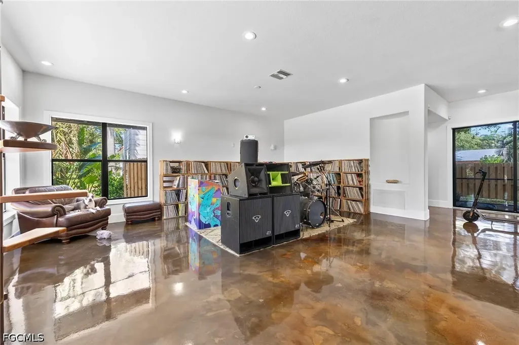 1561 Lynwood Avenue Fort Myers FL 33901