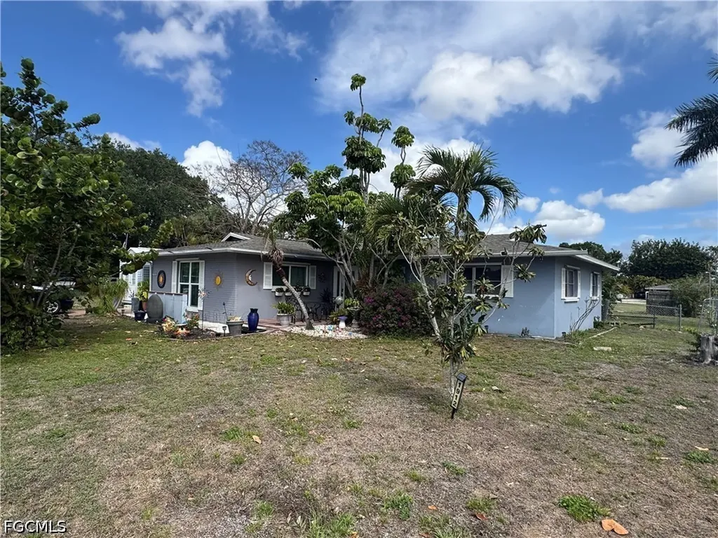 1912 Howe Court North Fort Myers FL 33903