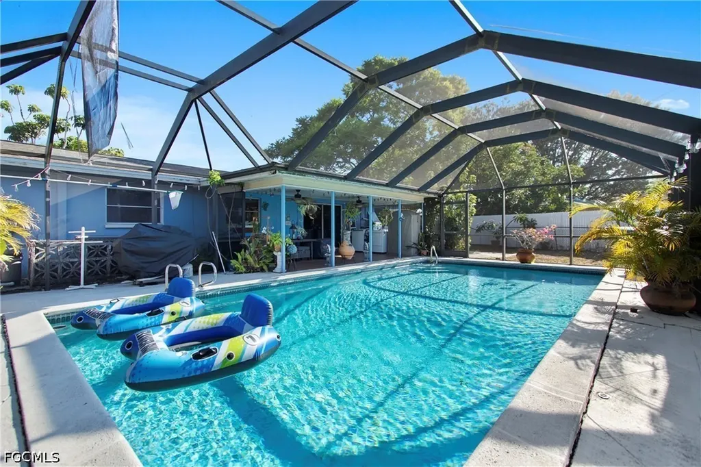 1912 Howe Court North Fort Myers FL 33903